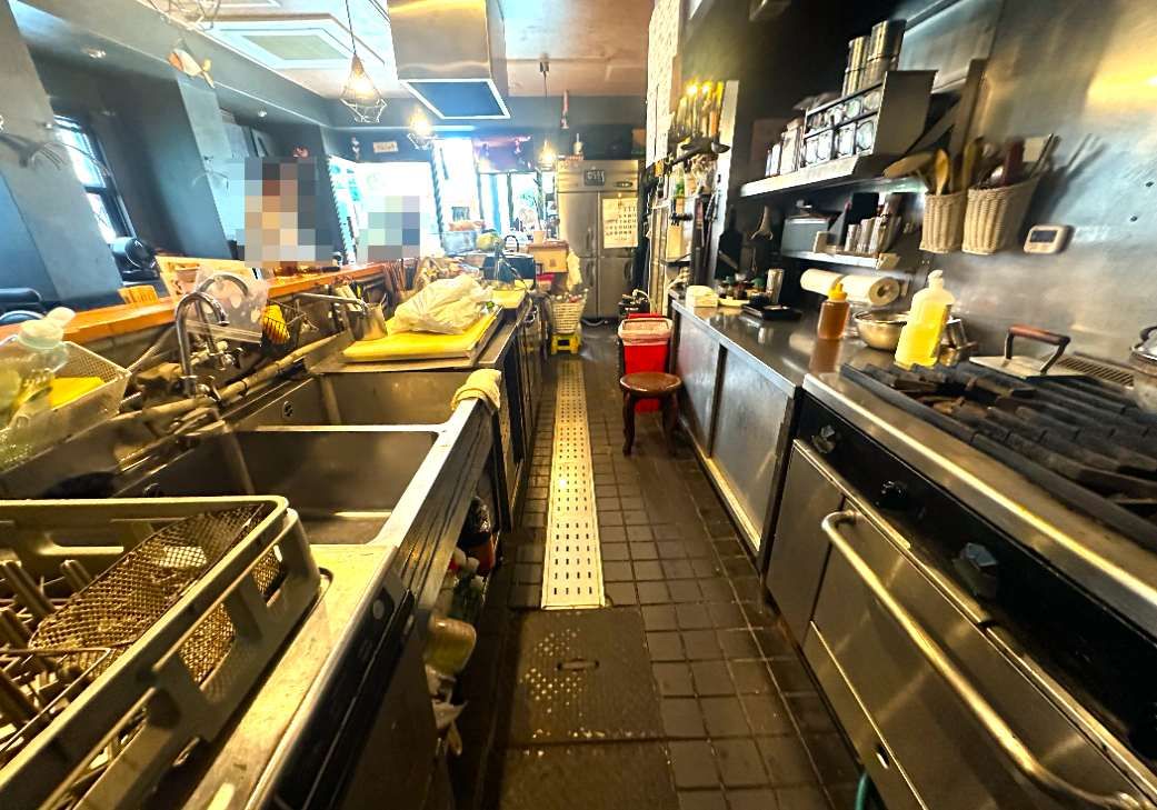 【大阪市北区・中崎町駅徒歩2分】飲食店1093件集積エリア／通り沿い角地の居酒屋居抜き（営業21年）